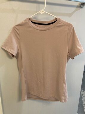 On Running Women's Short Sleeve Focus Tee in Lavender Size Small